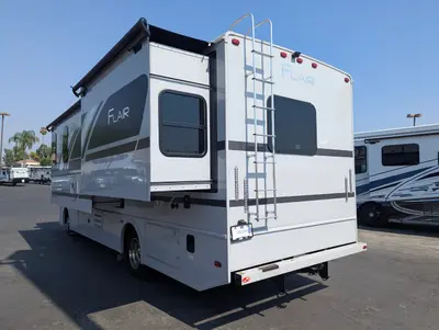 2025 Fleetwood Flair 28A photo 5