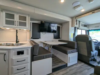2025 Fleetwood Flair 28A photo 18