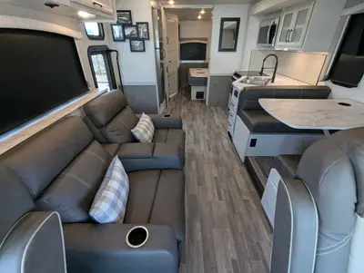 2025 Fleetwood Flair 28A photo 15