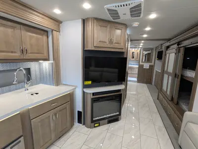2026 Fleetwood Discovery 38N photo 17