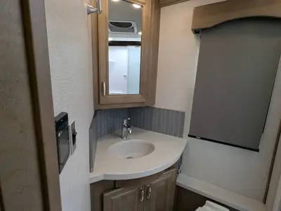 2026 Fleetwood Discovery 38N photo 24