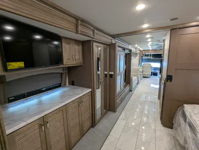 2026 Fleetwood Discovery 38N photo 41