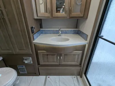2026 Fleetwood Discovery 38N photo 35