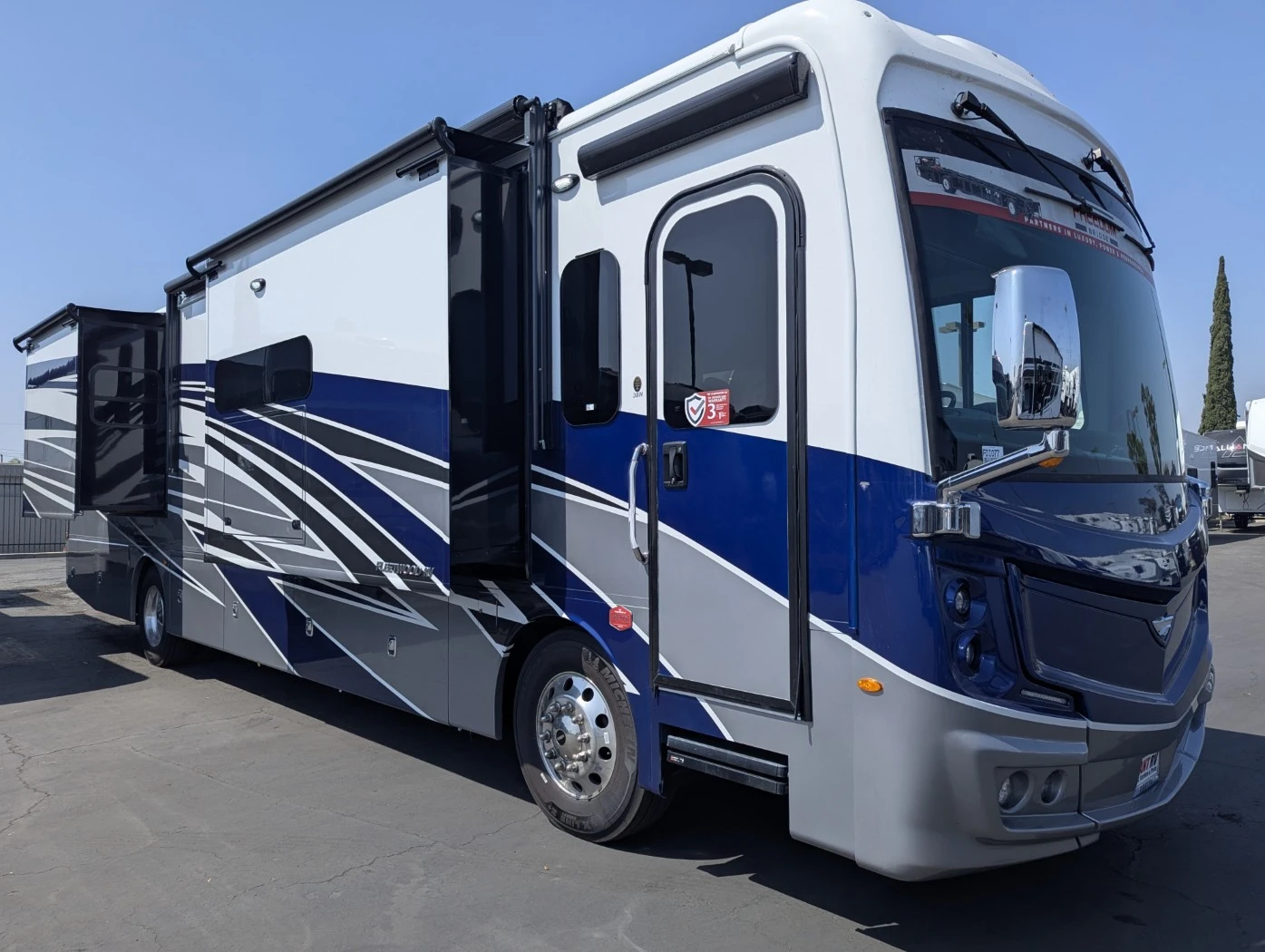 2026 Fleetwood Discovery 38N exterior