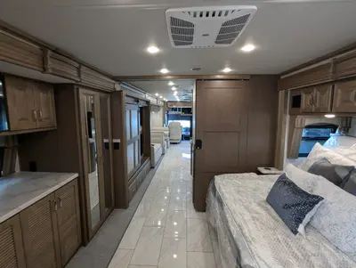 2026 Fleetwood Discovery 38N photo 40