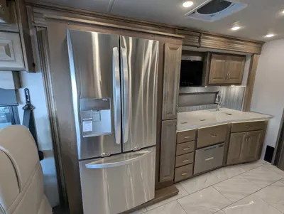 2026 Fleetwood Discovery 38N photo 15