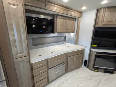 2026 Fleetwood Discovery 38N photo 16
