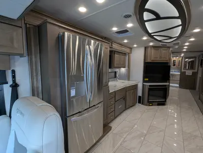 2026 Fleetwood Discovery 38N photo 14