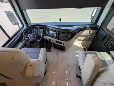 2026 Fleetwood Discovery 38N photo 9