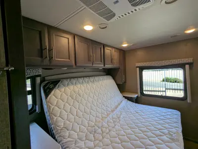 2021 Thor Motor Coach Omni SV34 photo 25