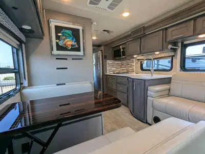 2021 Thor Motor Coach Omni SV34 photo 10