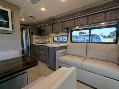 2021 Thor Motor Coach Omni SV34 photo 9