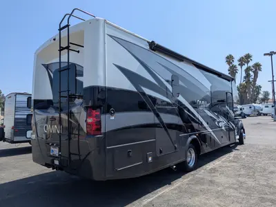2021 Thor Motor Coach Omni SV34 photo 6
