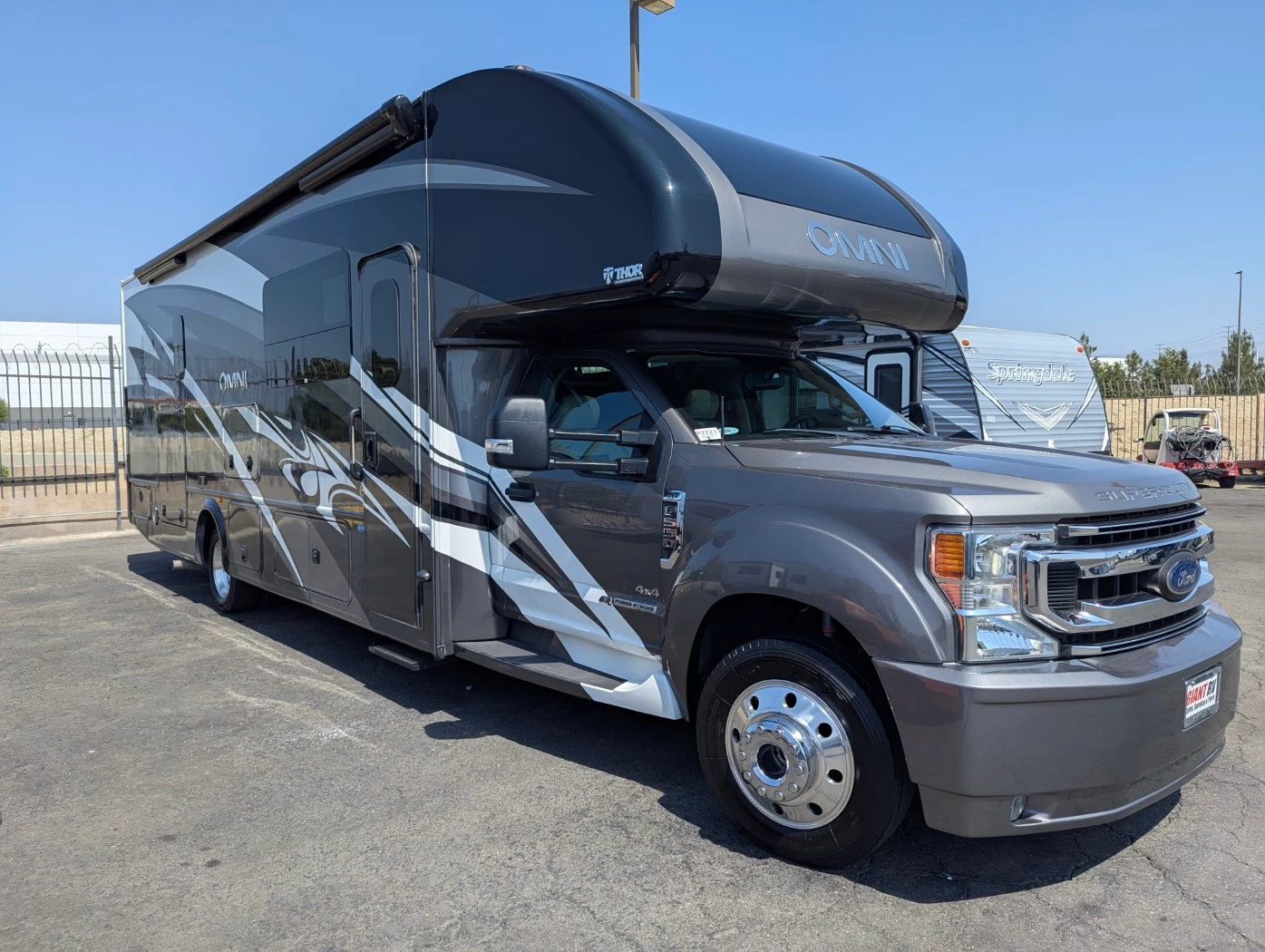 2021 Thor Motor Coach Omni SV34 exterior