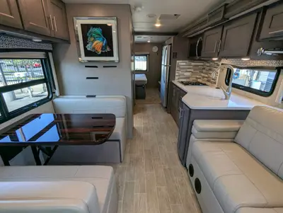 2021 Thor Motor Coach Omni SV34 photo 14