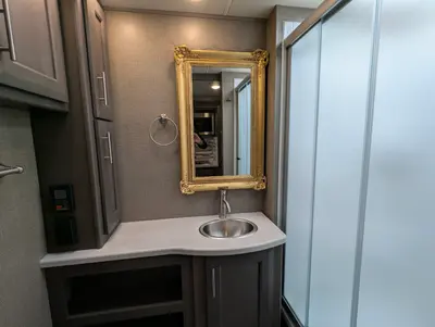 2021 Thor Motor Coach Omni SV34 photo 21