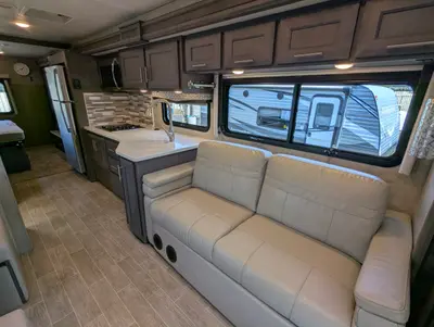 2021 Thor Motor Coach Omni SV34 photo 13