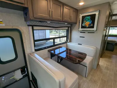 2021 Thor Motor Coach Omni SV34 photo 15