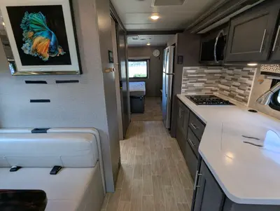 2021 Thor Motor Coach Omni SV34 photo 16