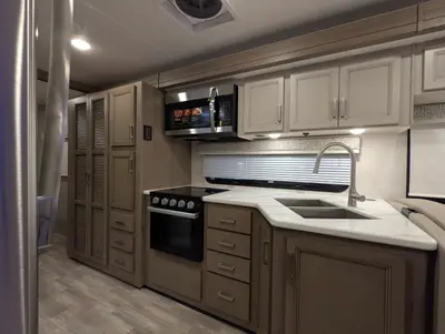 2026 Thor Motor Coach Omni Trail L35 photo 21