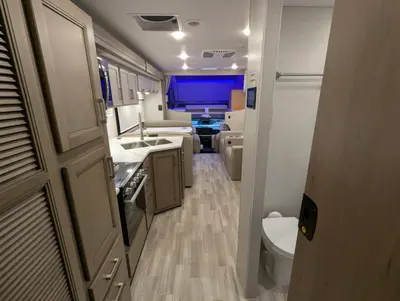2026 Thor Motor Coach Omni Trail L35 photo 31