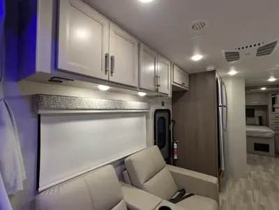 2026 Thor Motor Coach Omni Trail L35 photo 18