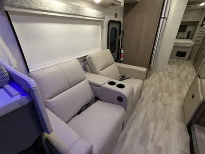 2026 Thor Motor Coach Omni Trail L35 photo 17