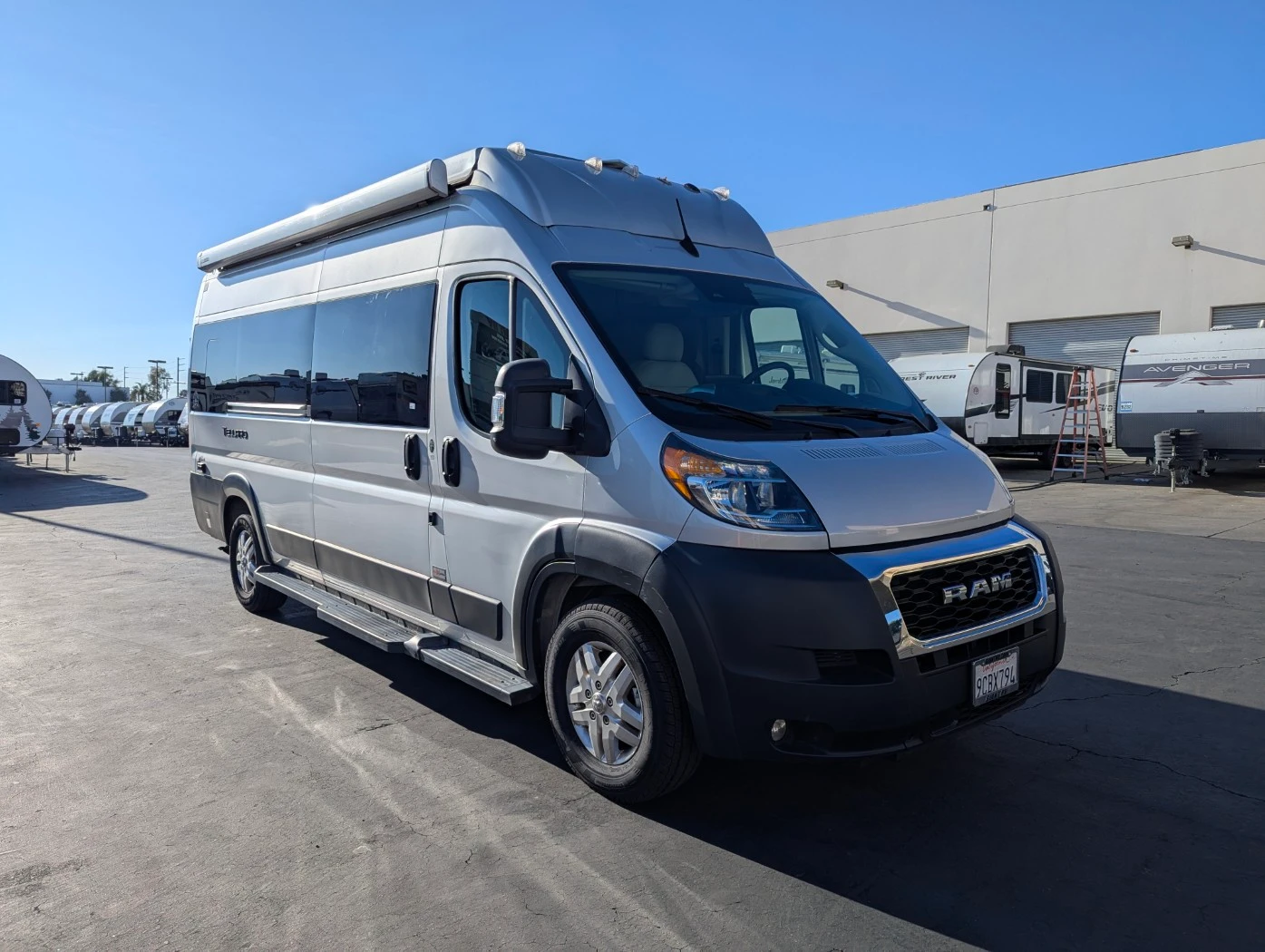 2022 Thor Motor Coach Tellaro 20J exterior