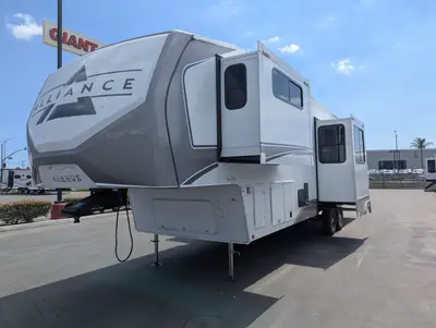 2026 Alliance RV Avenue 35RKS photo 3