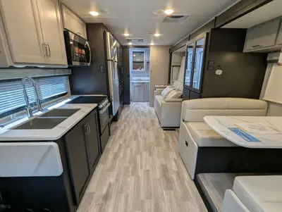 2026 Thor Motor Coach Omni Trail S29 photo 15