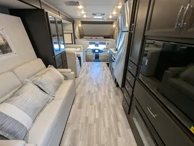 2026 Thor Motor Coach Omni Trail S29 photo 29