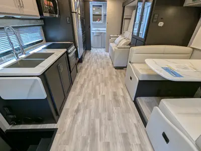 2026 Thor Motor Coach Omni Trail S29 photo 16