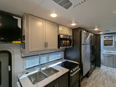 2026 Thor Motor Coach Omni Trail S29 photo 18