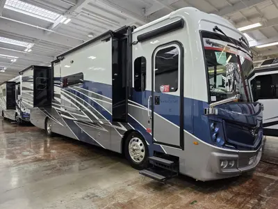 New 2026 Fleetwood Discovery 38N