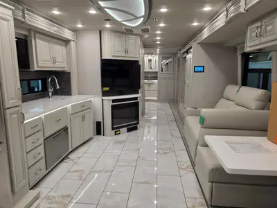2026 Fleetwood Discovery 38N photo 27