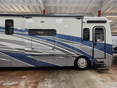 2026 Fleetwood Discovery 38N photo 3