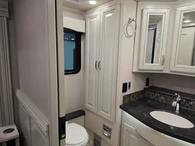 2026 Fleetwood Discovery 38N photo 49