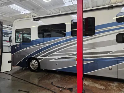 2026 Fleetwood Discovery 38N photo 8