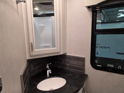 2026 Fleetwood Discovery 38N photo 32