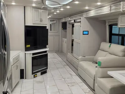 2026 Fleetwood Discovery 38N photo 24
