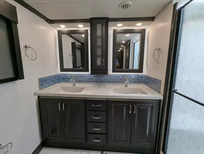 2026 Fleetwood Discovery 38W photo 33