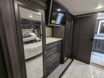 2026 Fleetwood Discovery 38W photo 29