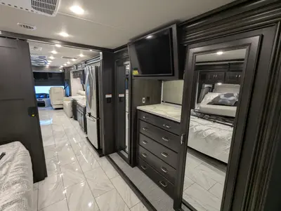 2026 Fleetwood Discovery 38W photo 42