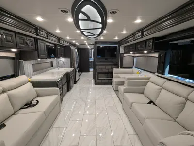 2026 Fleetwood Discovery 38W photo 14