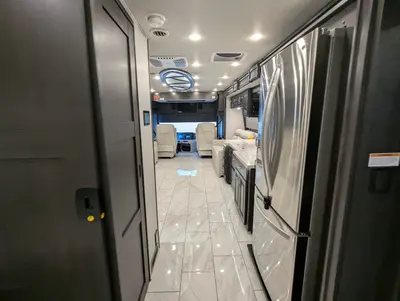 2026 Fleetwood Discovery 38W photo 43