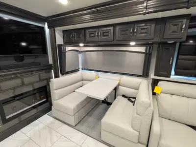 2026 Fleetwood Discovery 38W photo 21