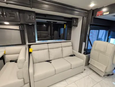 2026 Fleetwood Discovery 38W photo 20