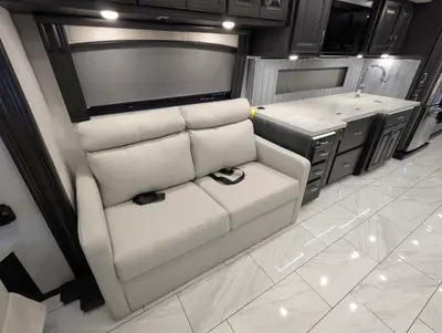 2026 Fleetwood Discovery 38W photo 17