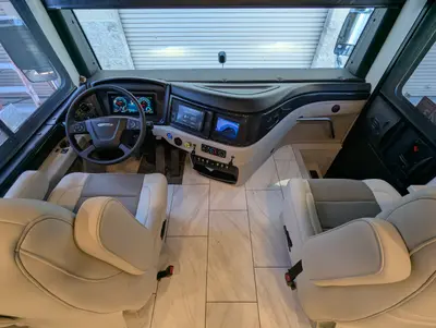 2026 Fleetwood Discovery 38W photo 10