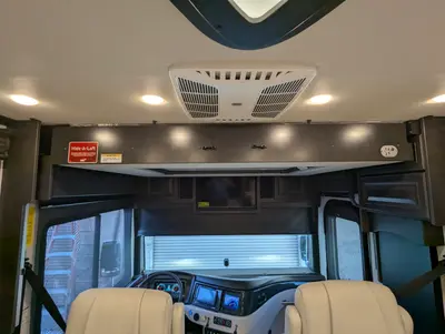 2026 Fleetwood Discovery 38W photo 11